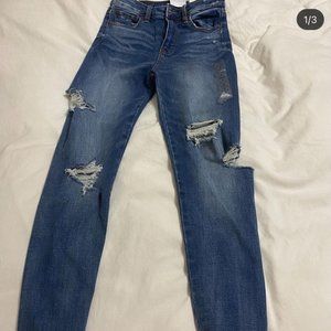 American Eagle NWT Curvy Ripped Jeans